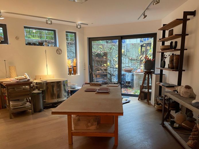 Sonniges Reihenendhaus mit Atelier - ruhige, familienfreundliche Lage, Garten & Blick über Skyline – Atelier