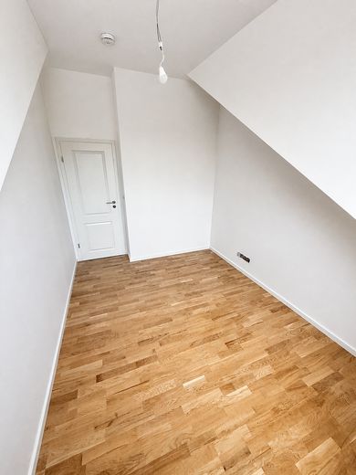 First occupancy after loft conversion: Bright 2-room apartment with fitted kitchen and balcony – Photo 6