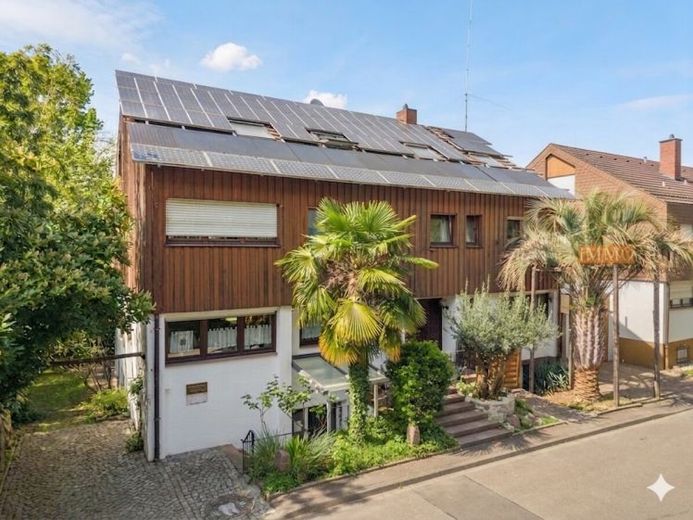 IMMORath.de - Vielseitige Immobilie mit sieben Zimmern und Gartenanteil – Foto 1