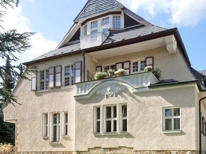 6,5-Zimmer-Wohnung in hochherrschaftliche Villa – Foto 1