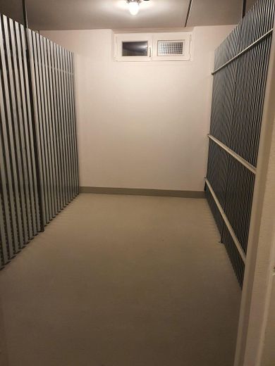 Traumwohnung mit exklusiver Einbauküche und großzügigem Balkon. – Keller 