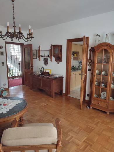 Blick Eingangsflur und Küche