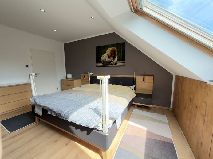 Schlafzimmer mit Einbauschrank