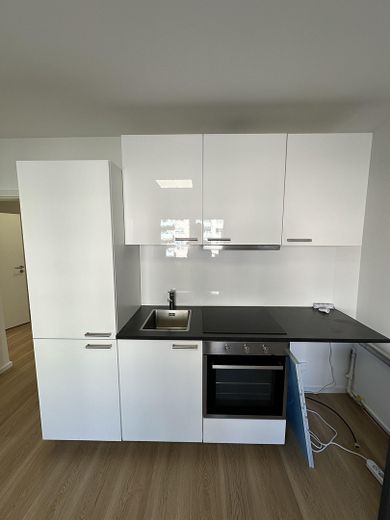 Pięknie wyremontowane mieszkanie 2-pokojowe z zabudową kuchenną i piwnicą – Zdjęcie 3