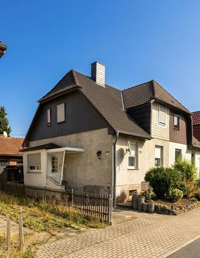 Dorndorf, Doppelhaushälfte + Nebengeb. – Bild 1