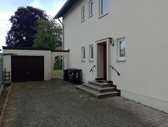 Eingangsbereich mit Garage