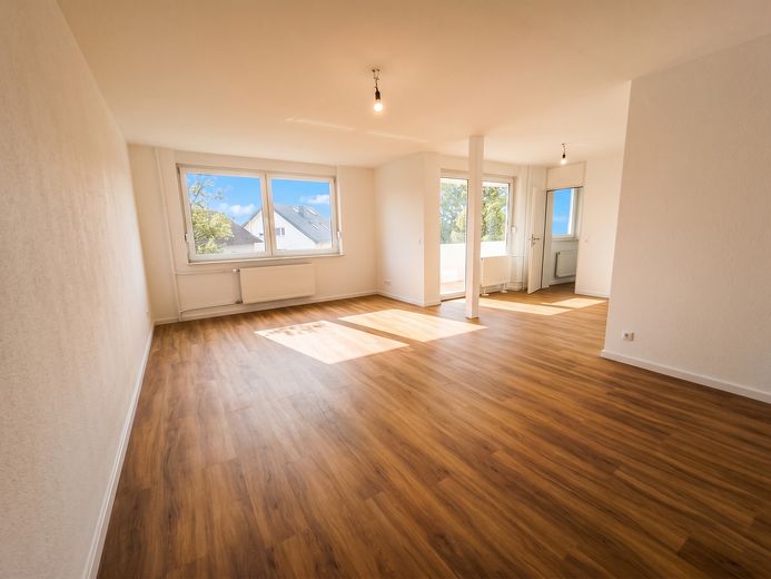 Een droom – instapklaar 3,5-kamerappartement met balkon en garage – Wohnzimmer