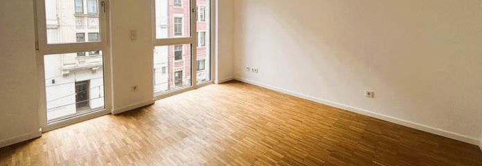 Neuwertige 4 Zimmer Wohnung mit Terrasse, Balkon, PKW-Stellplatz in Saarbrücken