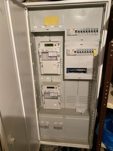LAUFFEN a.N.: TEILSANIERTES REH m. ELW IN ORTSKERNLAGE! – Elektroinstallation