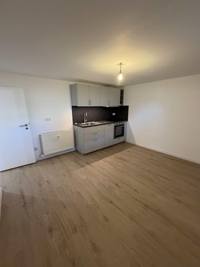 Multi-family house with large lot (3 units), ideal as a multi-generational home, for owner-occupiers or as an investment property – Wohnküche UG