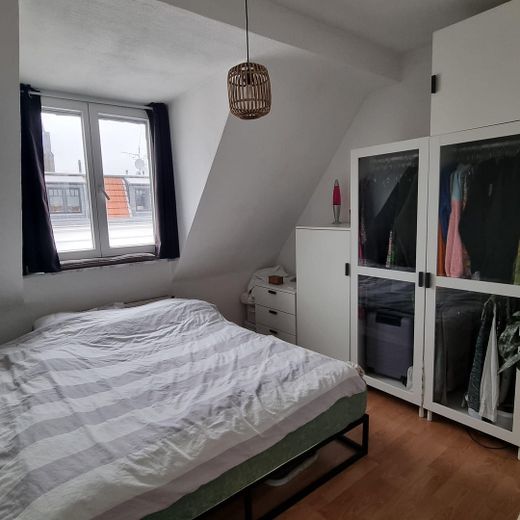 एहरेनफ़ेल्ड में अटारी-मंज़िल का अपार्टमेंट – Schlafzimmer