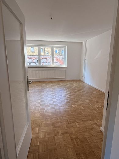 Provisionsfreie frisch renovierte EG-Wohnung mit Stellplatz nahe Wilhelmplatz und Schreventeich – Wohnzimmer 1