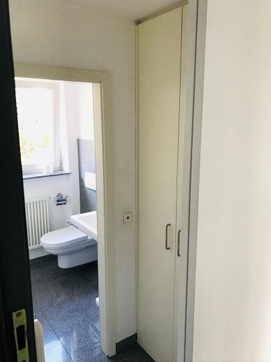 WC mit Einbauschrank