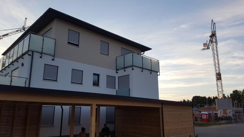 Wohnkomfort und Stadtnähe in Memmingerberg – Ansicht Osten