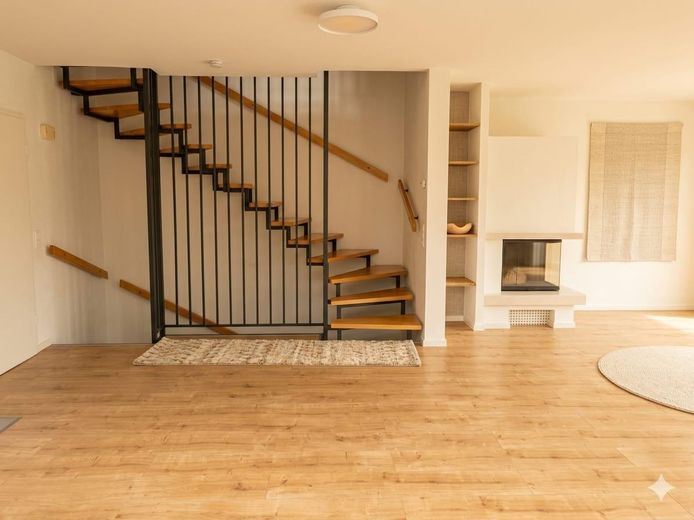 Treppe EG mit Kaminofe WZ