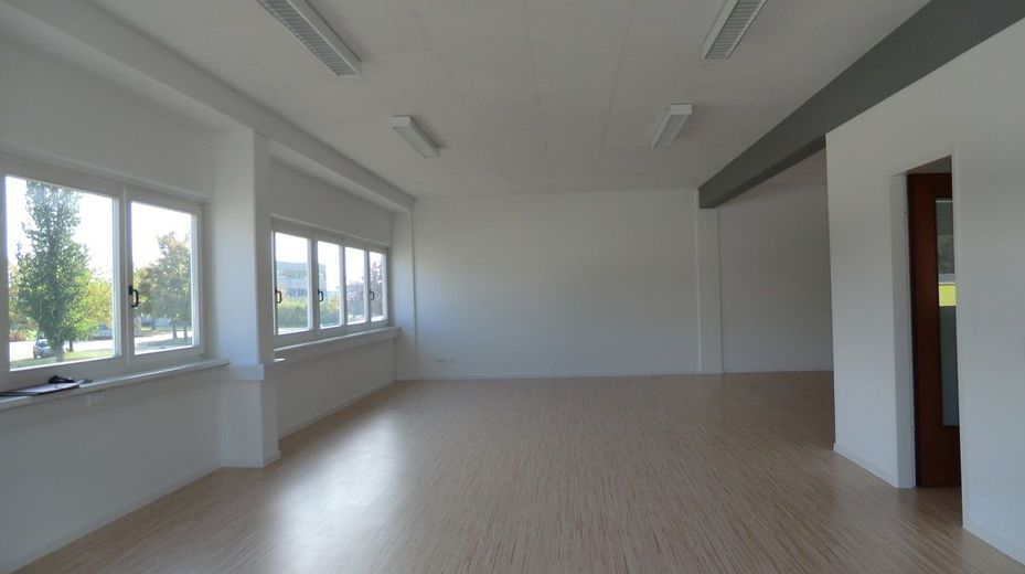 *Ihr neuer Standort im Gewerbepark Henstedt-Ulzburg !!!* – Büro 1 nach rechts