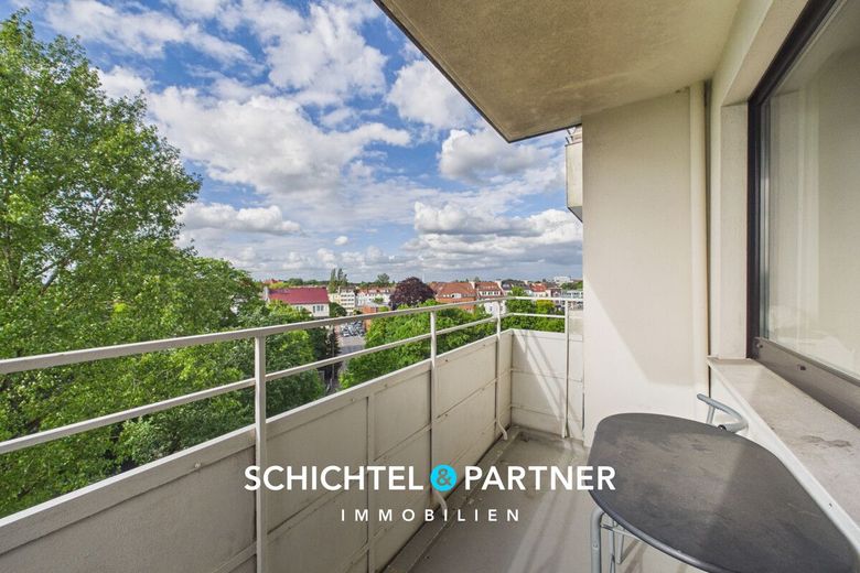 Ostertor | Helle 2-Zimmer-Wohnung mit Balkon und Weitblick über Bremen – S&amp;P | Balkon