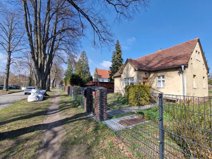 Wunderbares Grundstück mit Abrisshaus – ruhige idyllische Straße