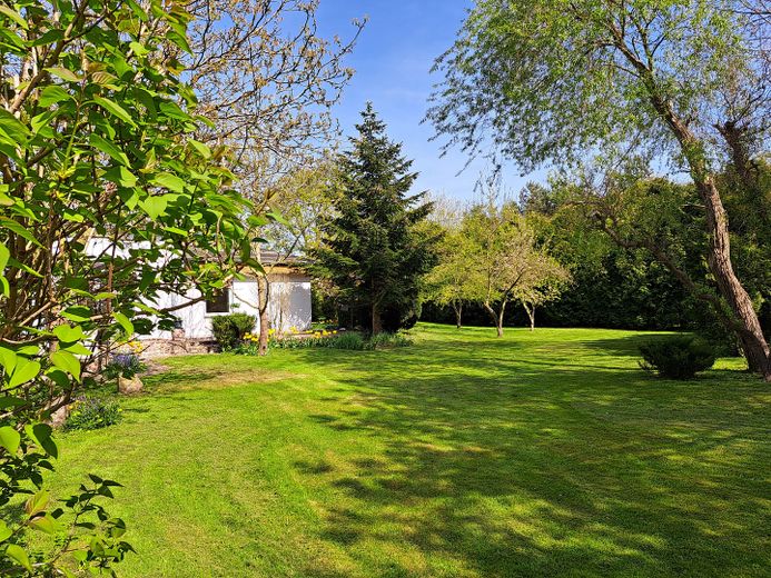 Grundstück von West