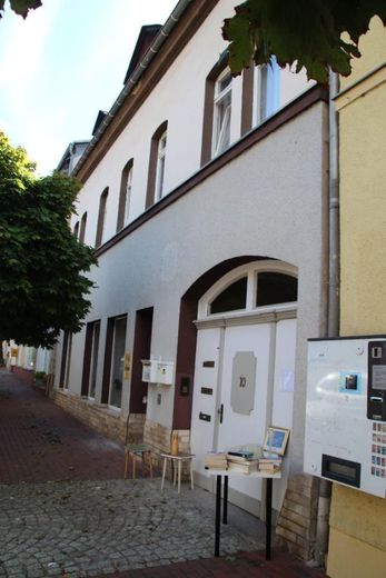 Direkt am Markt ! Gut erhaltenes WGH mit Garage, Sauna uvm. - Prov.Frei. – Bild 1