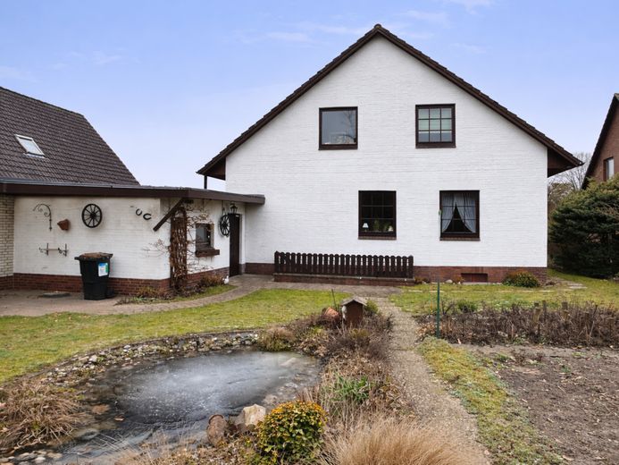 Einfamilienhaus mit ca. 325 m² Wohn- und Nutzfläche in ruhiger Wohnlage von Trittau – Haus Rückseite