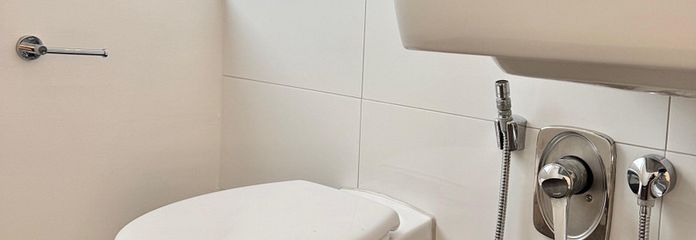 mit Dusch-WC u. Außenfenster