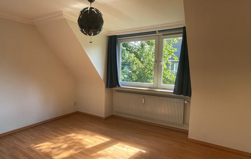 Provisionsfrei: Lichtdurchflutete 4-Zimmer-Eigentumswohnung mit Westbalkon in grüner Bestlage – Schlafzimmer
