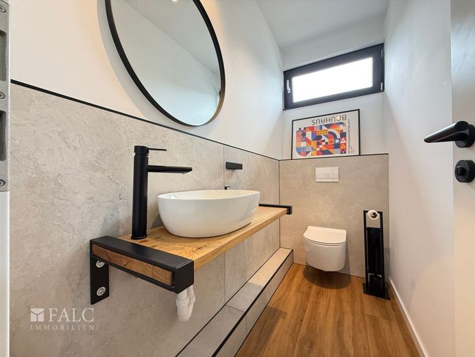 ***Modernes Arbeiten - Repräsentative Gewerbeeinheit in Top-Sichtlage*** – Herren WC