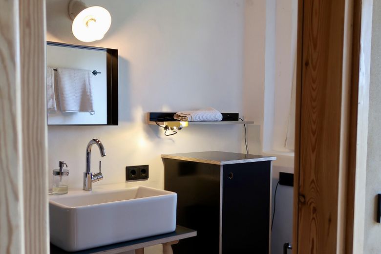 Besonderes Haus mit zeitloser Architektur & ELW am Simssee – Foto 35