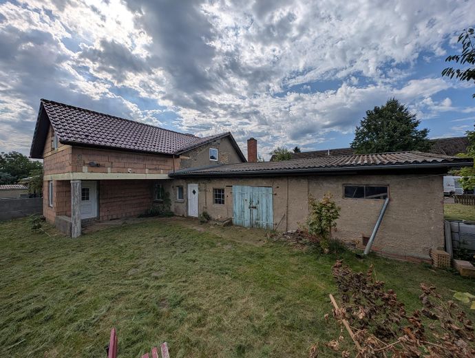 12 Zimmer | 164 m² | Doppelhaushälfte mit Entwicklungspotenzial nahe der Müritz- provisionsfrei – Rückseite