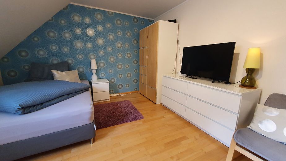** Möbl. Apartment in WI-Nordenstadt inkl. Wäscheservice - einfach einziehen - Komplettmiete – Zimmer