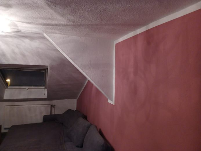 Appartement mansardé central de 3 pièces (env. 83 m²) avec climatisation et emplacement de stationnement – Einrichtung des Vormieters