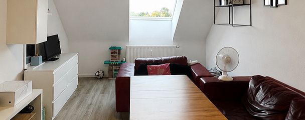 Helle 2-Zi-Whg 50qm zzgl. Garage, Einbauküche und weiterer Nutzfläche – Zimmer 1