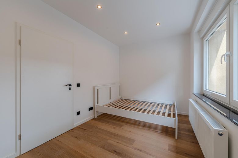Kernsanierte 2-Zimmer-Wohnung in Derendorf | HSD | Einbauküche | teilmöbliert – Zimmer 2 Ansicht 2