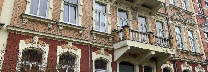 Luminoso ático de 3 habitaciones – aprox. 100 m² con balcón y amplias vistas a zonas verdes