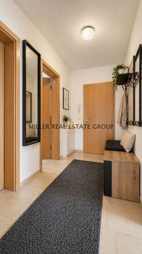 Gepflegte 3-Zimmer-Eigentumswohnung in Ingolstadt-Süd mit Südwest-Balkon, Carport &amp; vielseitiger Perspektive! – Eingang/ Diele