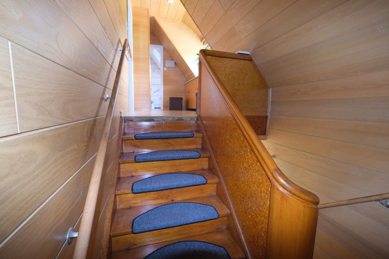 Maison individuelle confortable (max. 3 pers.) avec grand jardin, UNIQUEMENT À LOUER ! – Treppenaufgang