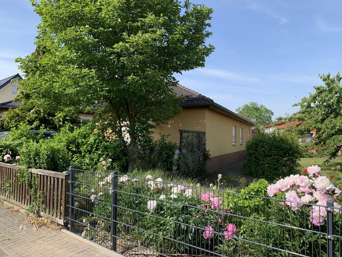 Einfamilienhaus + Gartenbungalow in bester Lage – Foto 2