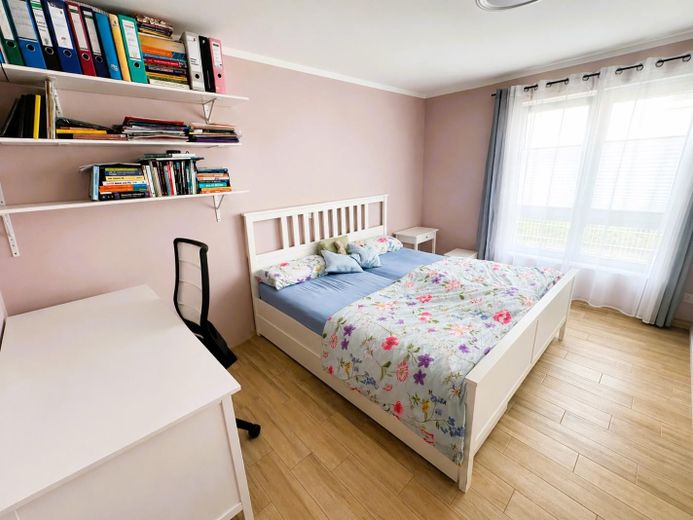 Für alle Lebensphasen: Moderne, barrierefreie EG-Wohnung mit Garten am Stadtpark Dietzenbach – Schlafzimmer