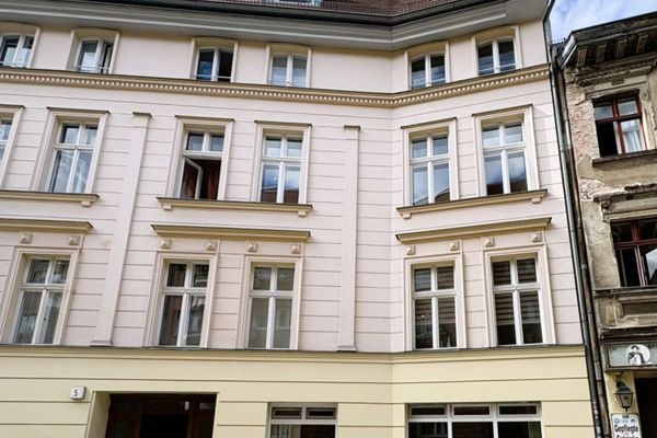 Unità commerciale storica con utilizzo flessibile – locazione turistica, ufficio o studio nel cuore di Charlottenburg