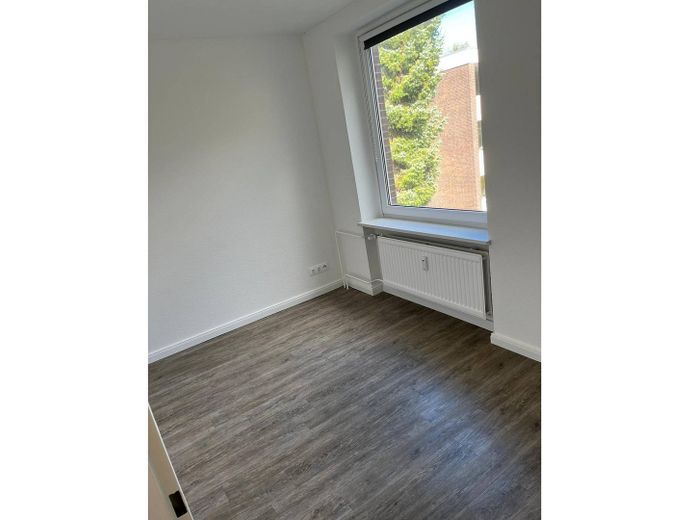 Moderne 3-Zimmer-Wohnung mit BALKON und EINBAUKÜCHE – Schlafzimmer I