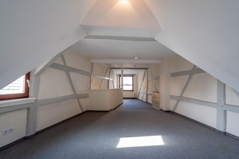 Loftartiges Stadthaus in der Altstadt – 125 m² auf 4 Ebenen, offen, 2 Bäder, EBK, Klimaanlage – 3.OG - Schlafzimmer