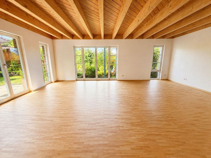 Ökologisches Architektenhaus mit Charakter - Wohnen im Einklang mit der Natur – Wohn-Esszimmer