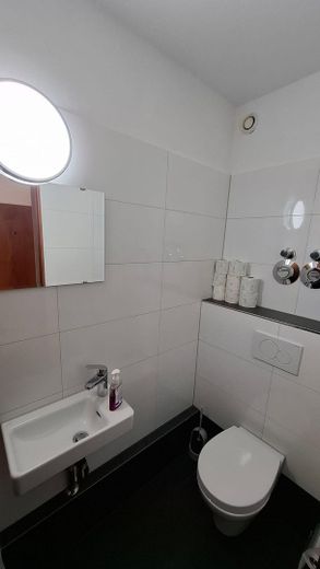 Jasne 3-pokojowe mieszkanie z widokiem na Turmberg w Karlsruhe-Durlach – Gäste WC