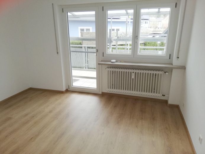 Wohn-/Esszimmer mit Balkon