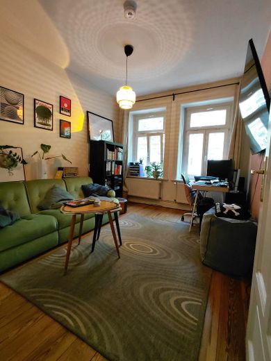 Sans commission pour l’acheteur ! Charmant appartement calme de 2 pièces au cœur de Winterhude – Wohnzimmer 1