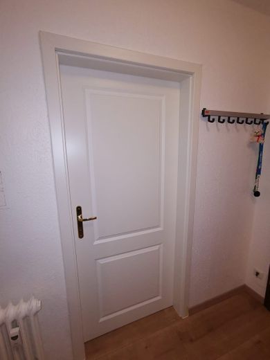 Top- Lage, schöne, ca. 53 qm Wohnung, 2 Zi.+je 1 Balkon+alle Räume mit Fenster – Schlafzimmertür