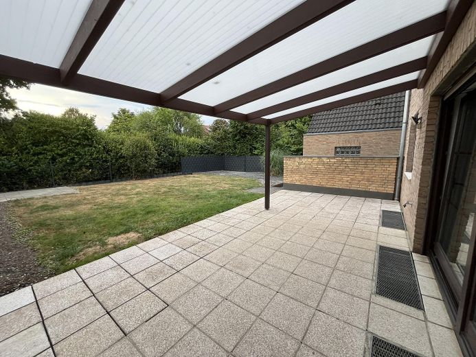 Kernsanierte Gartenwohnung mit Terrasse, Einbauküche und Garage in gefragter Lage von Erkelenz – Terrasse und Garten
