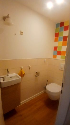Provisionsfreier Wohntraum in Ohligs-Bestlage: Kernsaniert, bezugsfrei & ideal für Pendler! – Gäste-WC