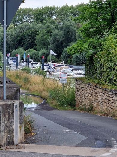 Rheinzugang über die Straße